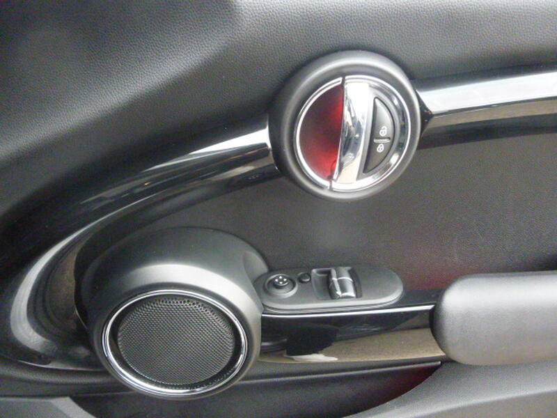 MINI HATCH