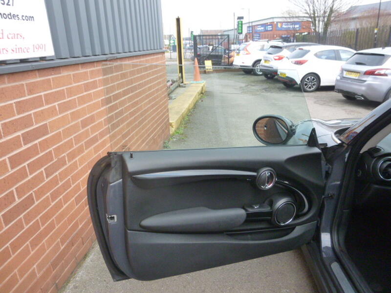 MINI HATCH