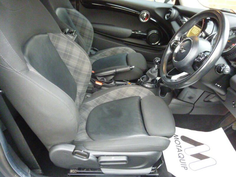 MINI HATCH