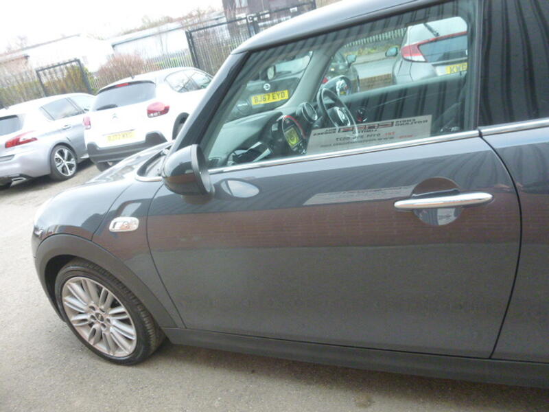 MINI HATCH