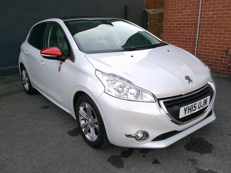 PEUGEOT 208