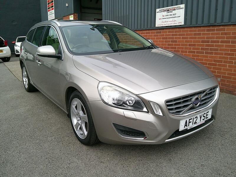 VOLVO V60 2.4 D5 SE Lux