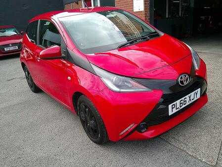 TOYOTA AYGO 1.0 VVT-i x-play